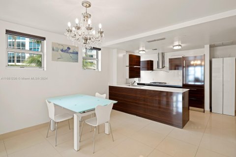 Condo in Miami Beach, Florida, 1 bedroom  № 1413739 - photo 5