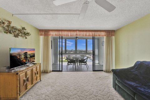 Condo in Lake Park, Florida, 2 bedrooms  № 1093652 - photo 10