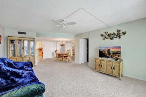 Condo in Lake Park, Florida, 2 bedrooms  № 1093652 - photo 8