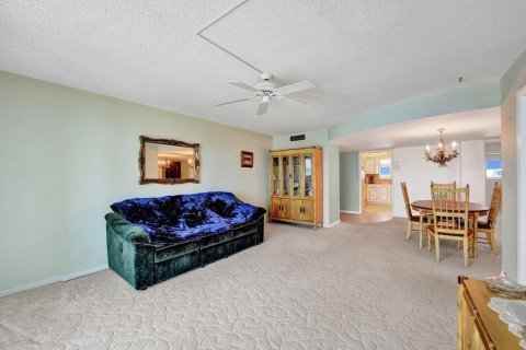 Condo in Lake Park, Florida, 2 bedrooms  № 1093652 - photo 7