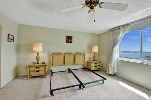 Condo in Lake Park, Florida, 2 bedrooms  № 1093652 - photo 3