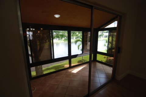 Condo in Stuart, Florida, 2 bedrooms  № 1036147 - photo 4