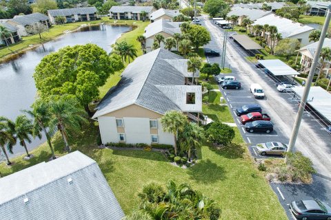 Condo in Stuart, Florida, 2 bedrooms  № 1036147 - photo 1