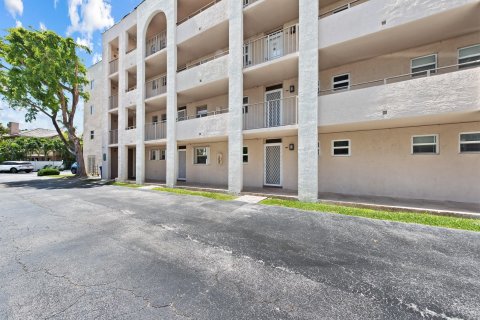 Copropriété à vendre à Pompano Beach, Floride: 1 chambre, 78.97 m2 № 1077548 - photo 1