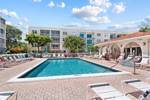 Condo in Pompano Beach, Florida, 1 bedroom  № 1077548 - photo 2