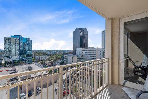 Condo in Fort Lauderdale, Florida, 2 bedrooms  № 1038017 - photo 23