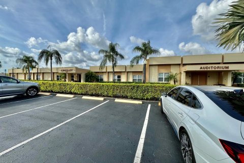 House in West Palm Beach, Florida 1 bedroom, 56.76 sq.m. № 1037976 - photo 22