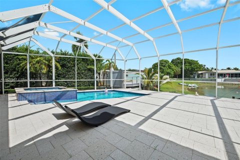 Villa ou maison à vendre à Miami Springs, Floride: 4 chambres, 272.85 m2 № 1293406 - photo 29