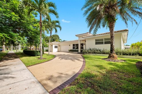 Villa ou maison à vendre à Miami Springs, Floride: 4 chambres, 272.85 m2 № 1293406 - photo 1