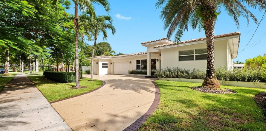 Villa ou maison à Miami Springs, Floride 4 chambres, 272.85 m2 № 1293406