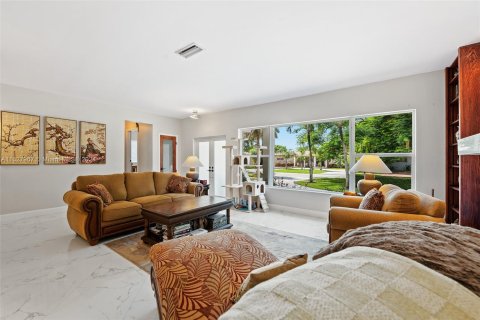 Villa ou maison à vendre à Miami Springs, Floride: 4 chambres, 272.85 m2 № 1293406 - photo 7