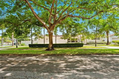 Casa en venta en Miami Springs, Florida, 4 dormitorios, 272.85 m2 № 1293406 - foto 3