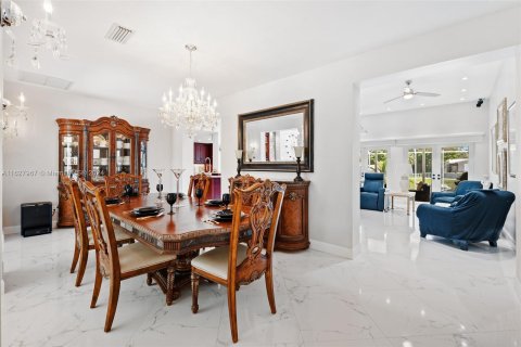 Villa ou maison à vendre à Miami Springs, Floride: 4 chambres, 272.85 m2 № 1293406 - photo 5