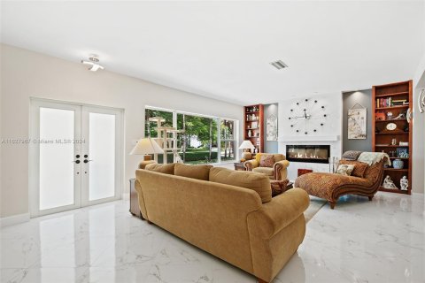 Villa ou maison à vendre à Miami Springs, Floride: 4 chambres, 272.85 m2 № 1293406 - photo 6