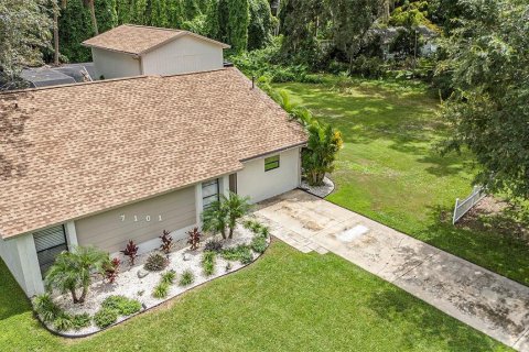 Casa en venta en Tampa, Florida, 5 dormitorios, 213.4 m2 № 1352493 - foto 1