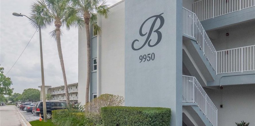 Condominio en Saint Petersburg, Florida, 1 dormitorio  № 1352457