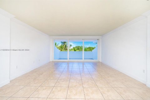 Condo in Key Biscayne, Florida, 2 bedrooms  № 1241764 - photo 7