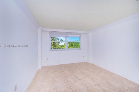 Condo in Key Biscayne, Florida, 2 bedrooms  № 1241764 - photo 13