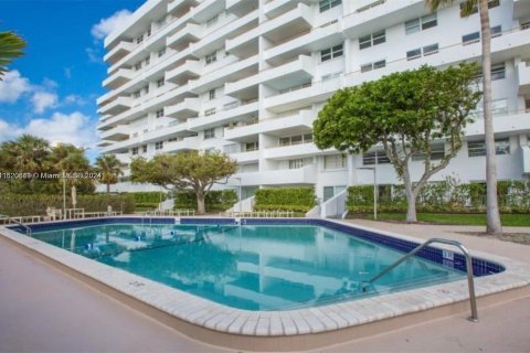 Copropriété à vendre à Key Biscayne, Floride: 2 chambres, 117.06 m2 № 1241764 - photo 14