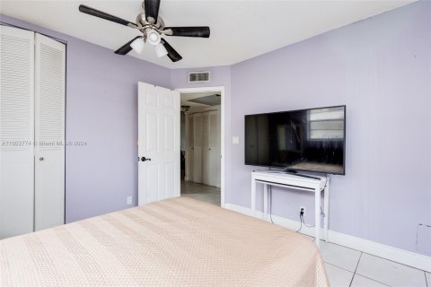 Condo in Lauderhill, Florida, 2 bedrooms  № 1227518 - photo 14