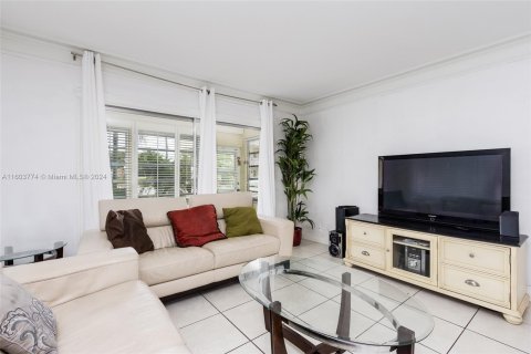 Condominio en venta en Lauderhill, Florida, 2 dormitorios, 80.82 m2 № 1227518 - foto 9