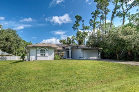 Villa ou maison à vendre à Port Charlotte, Floride: 4 chambres, 187.76 m2 № 1381217 - photo 1