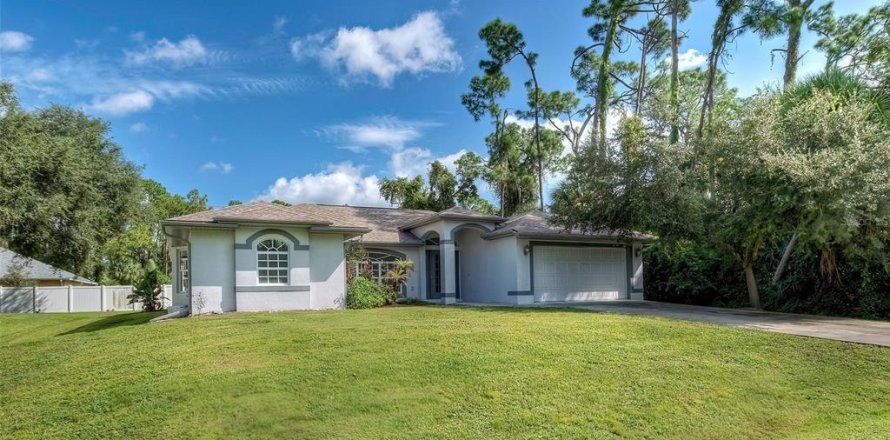 Villa ou maison à Port Charlotte, Floride 4 chambres, 187.76 m2 № 1381217