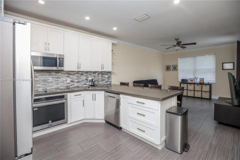 Casa en venta en Pembroke Pines, Florida, 3 dormitorios, 170.57 m2 № 1321510 - foto 16