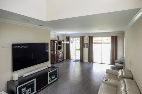 Casa en venta en Pembroke Pines, Florida, 3 dormitorios, 170.57 m2 № 1321510 - foto 5