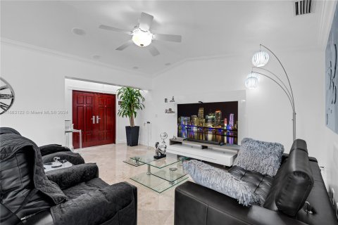 Villa ou maison à vendre à Miami, Floride: 3 chambres, 152.82 m2 № 1377303 - photo 3