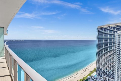 Condominio en venta en Hollywood, Florida, 2 dormitorios, 114.73 m2 № 1377353 - foto 2