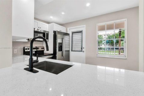 Copropriété à vendre à Pompano Beach, Floride: 2 chambres, 102.19 m2 № 1377575 - photo 10