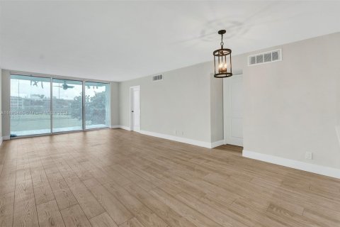 Copropriété à vendre à Pompano Beach, Floride: 2 chambres, 102.19 m2 № 1377575 - photo 30