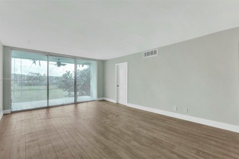 Copropriété à vendre à Pompano Beach, Floride: 2 chambres, 102.19 m2 № 1377575 - photo 26