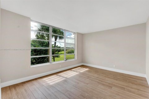 Copropriété à vendre à Pompano Beach, Floride: 2 chambres, 102.19 m2 № 1377575 - photo 20