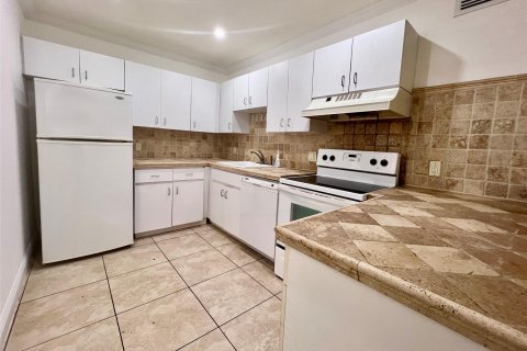 Condo in Miami, Florida, 1 bedroom  № 1171205 - photo 12