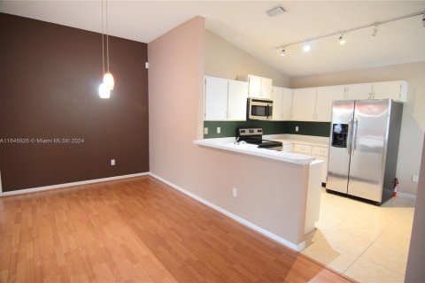 Copropriété à vendre à Pembroke Pines, Floride: 2 chambres, 92.9 m2 № 1328888 - photo 2