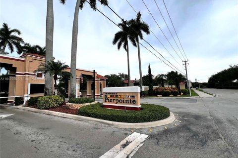 Condo in Pembroke Pines, Florida, 2 bedrooms  № 1328888 - photo 21