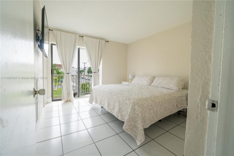 Condominio en venta en Hialeah, Florida, 1 dormitorio, 47.94 m2 № 1435279 - foto 16