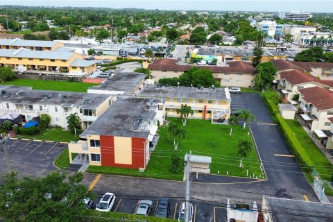 Condominio en venta en Hialeah, Florida, 1 dormitorio, 47.94 m2 № 1435279 - foto 6