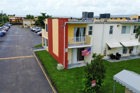 Condominio en venta en Hialeah, Florida, 1 dormitorio, 47.94 m2 № 1435279 - foto 3