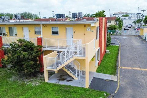 Condominio en venta en Hialeah, Florida, 1 dormitorio, 47.94 m2 № 1435279 - foto 2