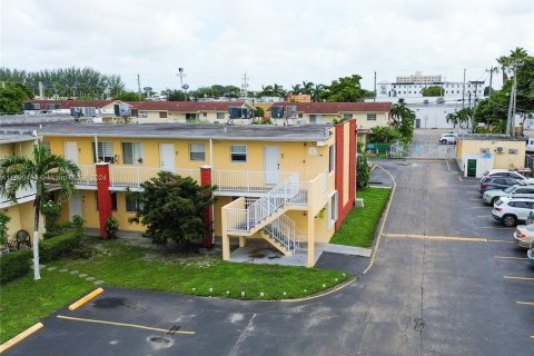 Condominio en venta en Hialeah, Florida, 1 dormitorio, 47.94 m2 № 1435279 - foto 1