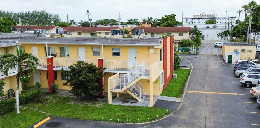 Condominio en Hialeah, Florida, 1 dormitorio  № 1435279