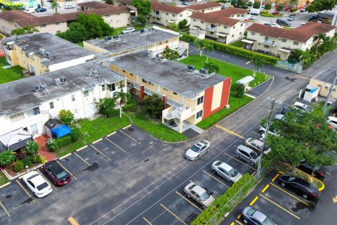 Condominio en venta en Hialeah, Florida, 1 dormitorio, 47.94 m2 № 1435279 - foto 9