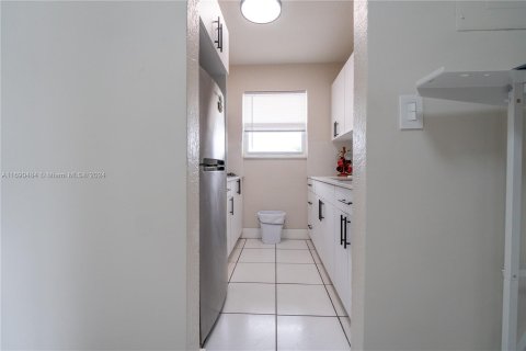 Condominio en venta en Hialeah, Florida, 1 dormitorio, 47.94 m2 № 1435279 - foto 13