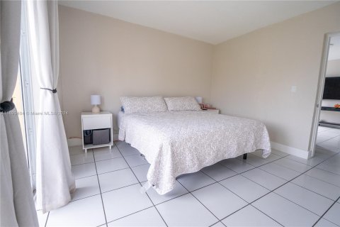 Condominio en venta en Hialeah, Florida, 1 dormitorio, 47.94 m2 № 1435279 - foto 17