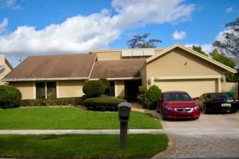 Villa ou maison à vendre à Lauderhill, Floride: 3 chambres, 198.81 m2 № 1039994 - photo 1