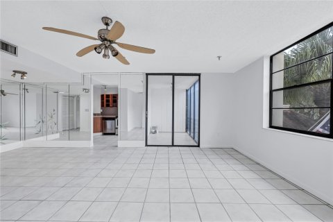 Condo in Miami, Florida, 1 bedroom  № 1075660 - photo 17