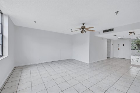 Condominio en venta en Miami, Florida, 1 dormitorio, 73.86 m2 № 1075660 - foto 14